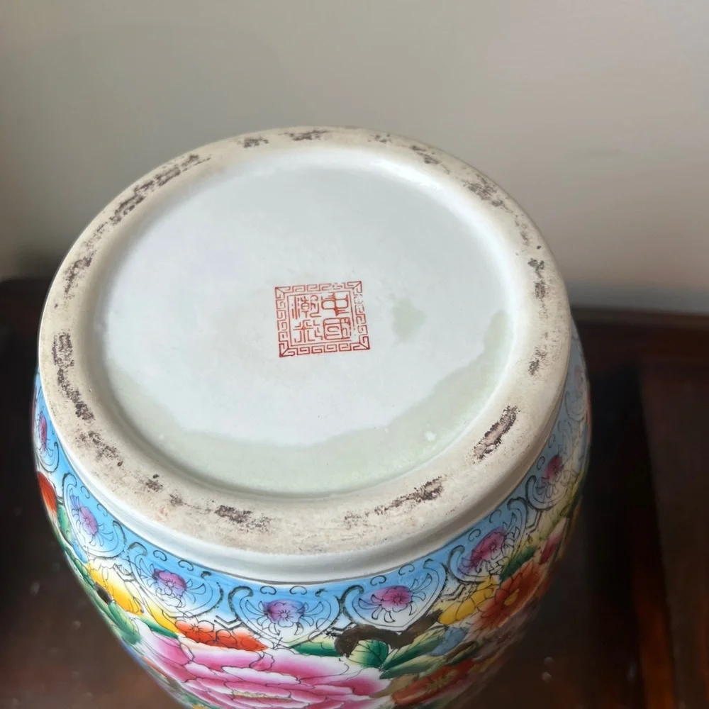 Chinese porcelain vase, Yuhuchunping (pear-shaped) vase, Mille Fleurs